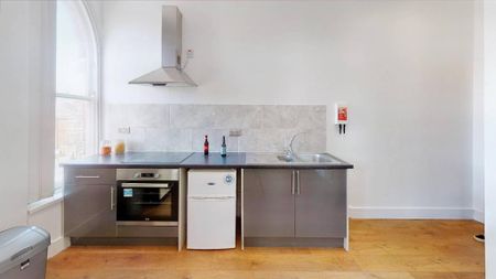 Studio to rent - Photo 2