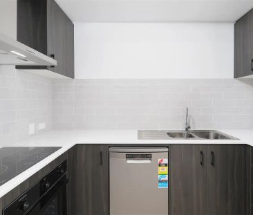 “Spacious and Stylish: House for Rent in Desirable Browns Plains Lo... - Photo 2