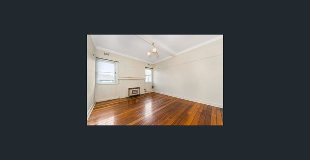 Sizeable Art Deco Style Apartment - Photo 1