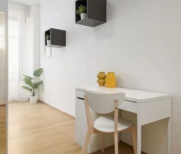 Viale Francesco Redi, Florence, Tuscany 50144 - Photo 3