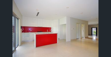 Luxury Four Bedroom Full Brick Duplex - Photo 3