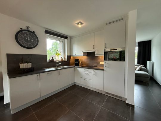 Modern appartement met terras op wandelafstand van de markt - Photo 1