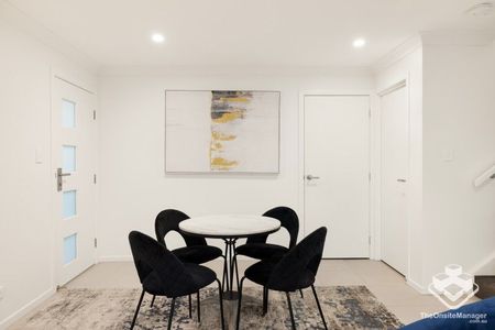 4-Bedroom Nearly New Townhouse Algester - Photo 2