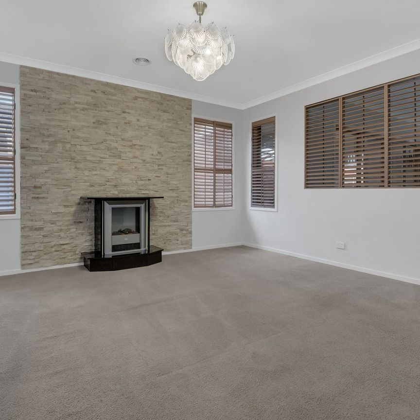 Large family home in Prime location!! - Photo 1