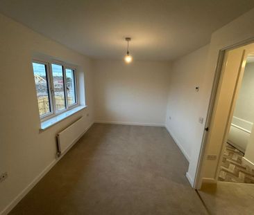 2 bedroom semi-detached house to rent - Photo 4