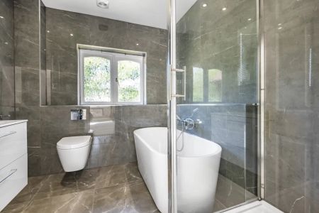 5 bedroom detached house to rent - Photo 3