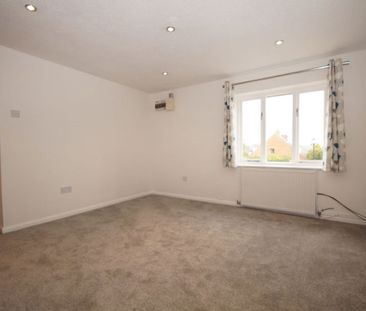 A 1 Bedroom Flat in Bishops Cleeve GL52 8TE - Photo 1