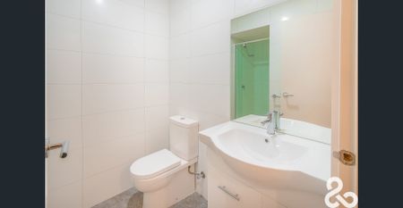 Luxury living in Prime Location! - Photo 2