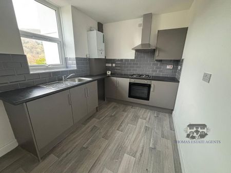 3 bedroom terraced house to rent - Photo 4