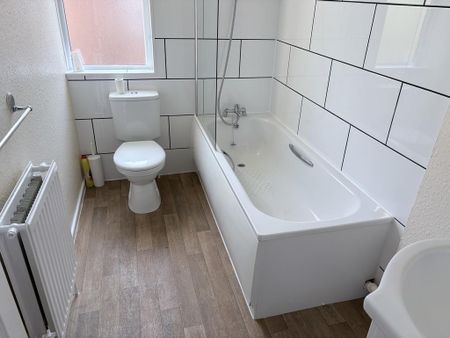 3 bedroom maisonette to rent - Photo 3