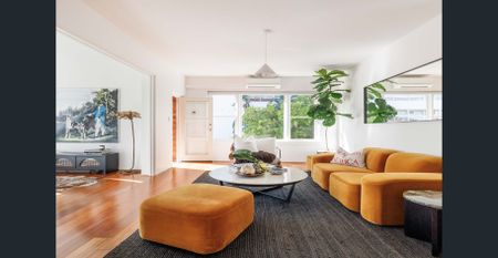 Harbour views / boutique block / lock-up garage - Photo 5