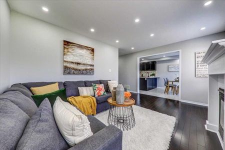 For Lease - 897 Miller Park Avenue, Bradford West Gwillimbury, Ontario - Photo 5