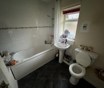 2 bedroom semi-detached house to rent - Photo 4