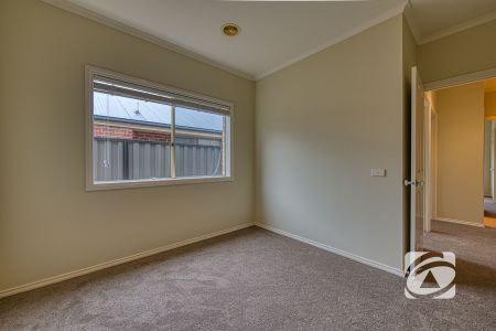 UNBEATABLE CONVENIENCE - Photo 4