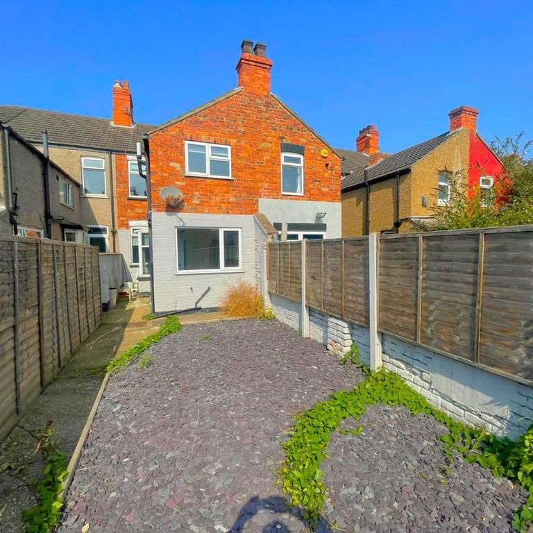 4 bedroom terraced house to rent - Photo 1