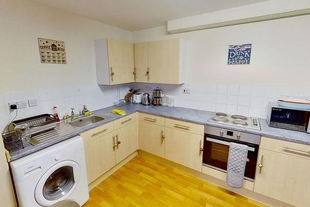 3 bedroom flat to rent - Photo 2