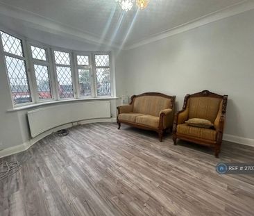 1 bedroom in a house share to rent - Photo 2