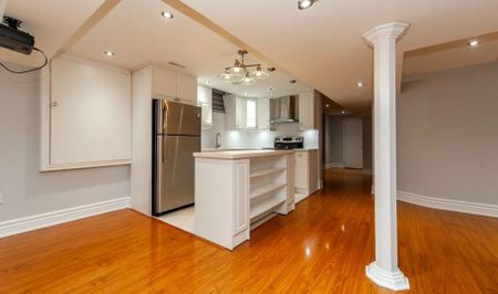 For Lease - 3262 Crimson King Circle, Mississauga, Ontario - Photo 2