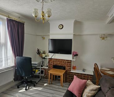 2 Bed End Terrace, Keedonwood Road, BR1 - Photo 5