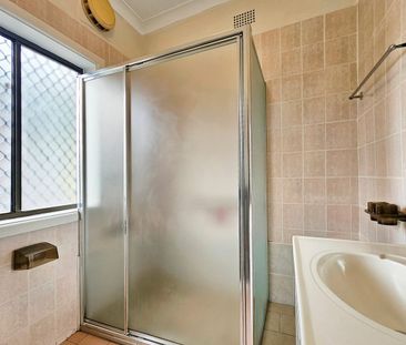 Newly refreshed three bedroom home offers a lifestyle of convenienc... - Photo 3