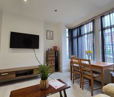 Room in a Shared House, Headingley Avenue, LS6 - Photo 2