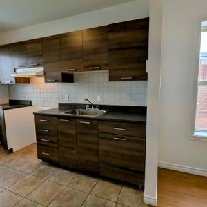 Immeuble - 548-558 King Est Appartement 3 ½ + Rue King Est - Fraîchement Rénové - Photo 2