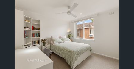 Spacious two bedroom living in prime location - Photo 5