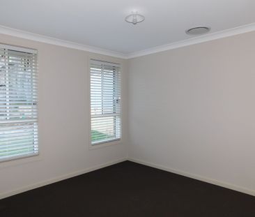 Modern Family Home - Photo 5