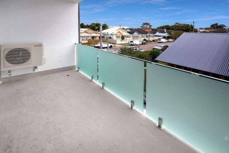 As New 1 Bedroom Apartment - Photo 5