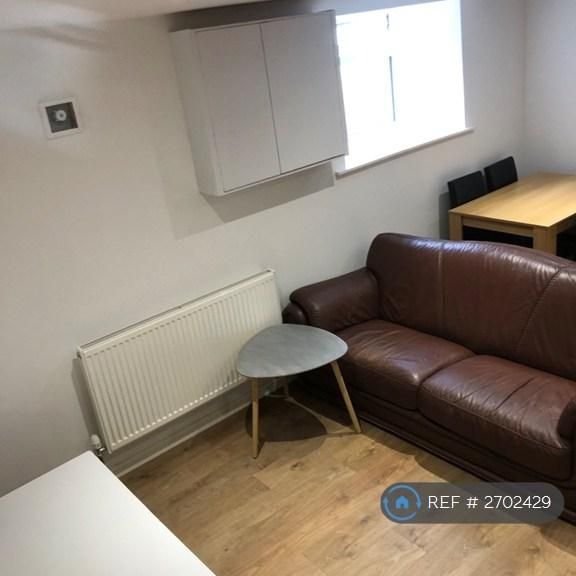 3 bedroom maisonette to rent - Photo 1