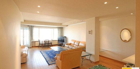 Appartement te huur in Het Zoute voor € 2.000 met 2 slaapkamers - Photo 2