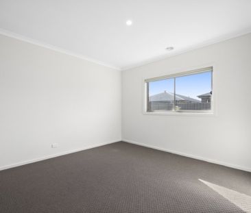 Lovely 4 Bedroom Home - Photo 2