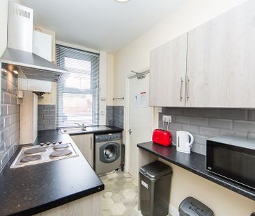 Queens Road, Hyde Park, Leeds - Photo 2