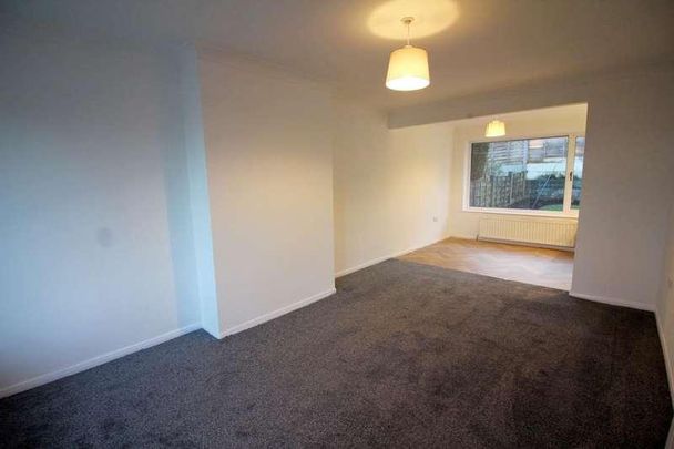 Moorside Road, Tottington, BL8 - Photo 1