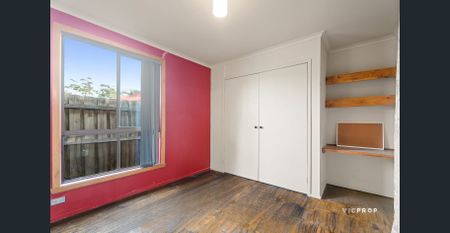 Spacious 4-Bedroom Family Home with Two Living Areas - Photo 4