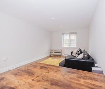 3 bedroom detached house to rent - Photo 2