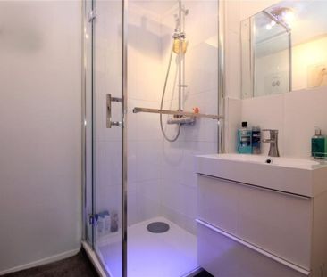 Townsend Lane, Old Woking, Surrey, GU22 - Photo 3