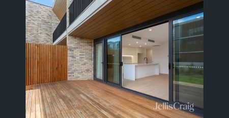 Designer Luxury Living in the Heart of Ivanhoe East 6 - 9 Month Lease - Photo 2