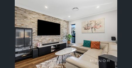 Modern Family Home with Luxury Inclusions in Kellyville! - Photo 5