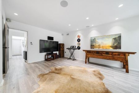 4 bedroom end of terrace house to rent - Photo 2