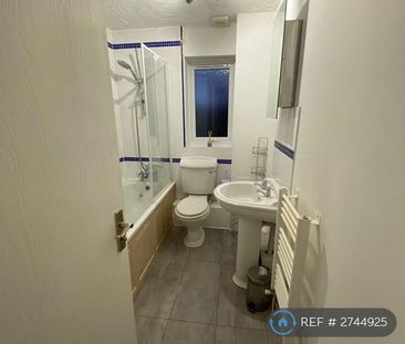 2 bedroom semi-detached house to rent - Photo 5