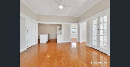 Elevated Queenslander in Prime Mitchelton - Photo 3