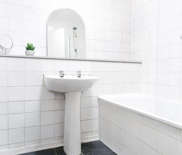 Room in a Shared Flat, Guildford Road, SW8 - Photo 6