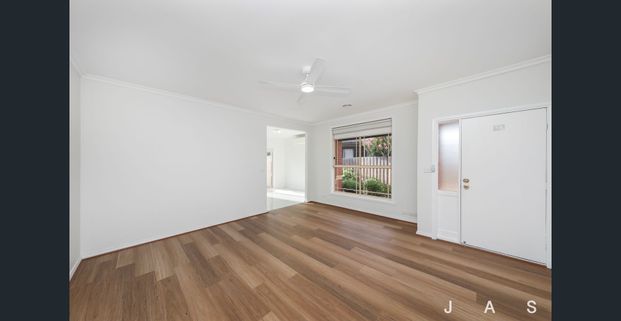 Bright, Spacious & Perfectly Positioned - Photo 1