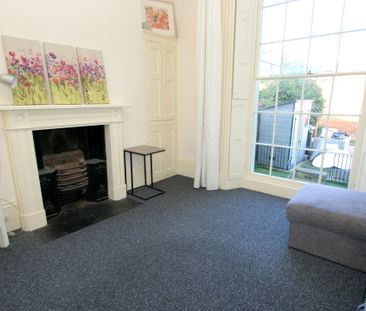 Flat 2, 32 Montpellier Villas, CHELTENHAM GL502XF - Photo 2