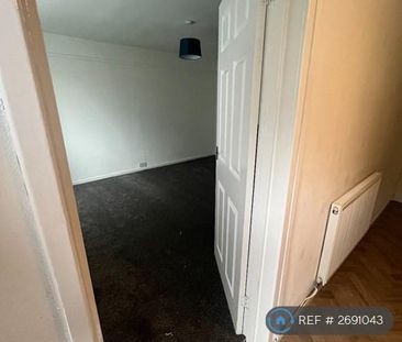 3 bedroom end of terrace house to rent - Photo 2