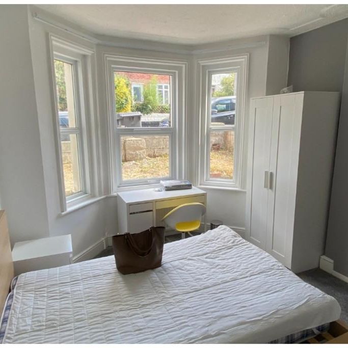 4 bedroom semi-detached house to rent - Photo 1