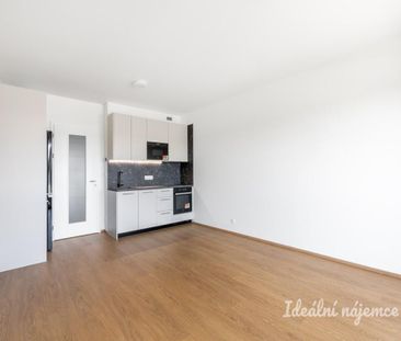 Pronájem bytuRenting an apartment 1+kk, 32 m2 - Fotografie 1