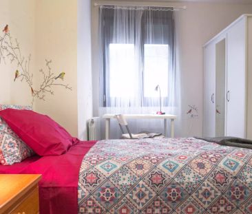 Single Bed in Rooms for rent in 4-bedroom apartment in Bilbao la Vieja - Photo 3