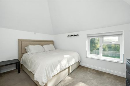 4 bedroom detached house to rent - Photo 3